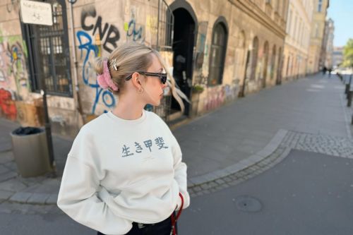 "Iki Kata" Japanese Script Oversized Sweatshirt